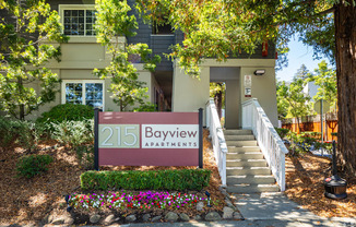 Welcome to 215 Bayview Apartments