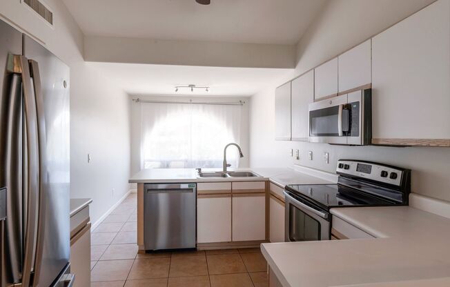 Stylish 3-Bedroom Home with Pool in Phoenix