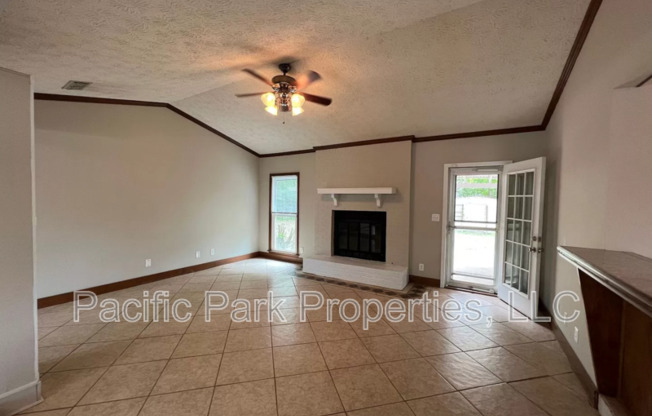 3 beds, 2 baths, 1,499 sqft, $1,495