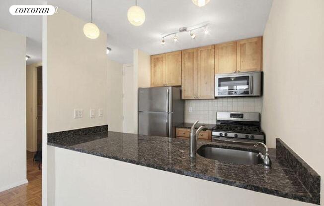 1 bed, 1 bath, 638 sqft, $3,975, Unit 16G