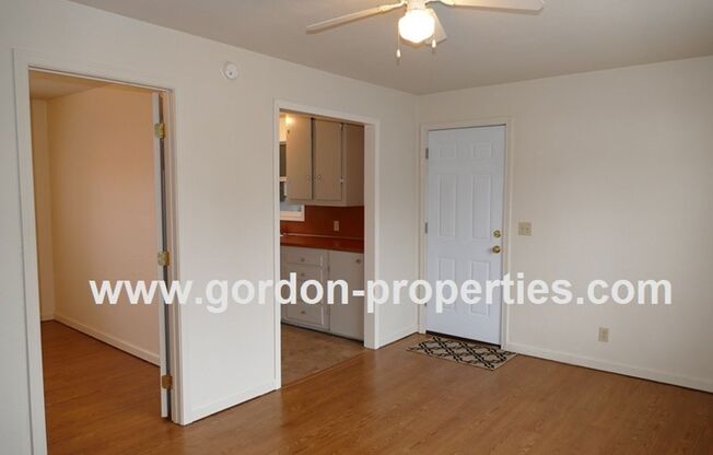 $1,195.00 - SE 60th Ave - 1 bedroom unit in single level duplex