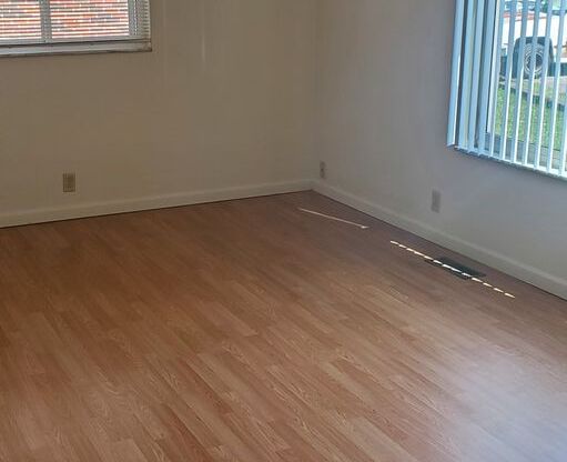 2 beds, 1 bath, 900 sqft, $945, Unit 05224-4