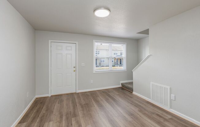 2 beds, 1 bath, 811 sqft, $1,099, Unit 64704