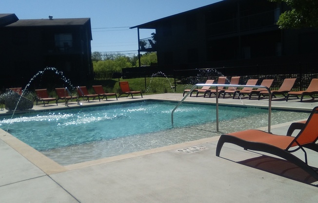 2 beds, 2 baths, 850 sqft, $1,295, Unit 221