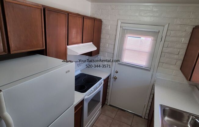 2 beds, 1 bath, 800 sqft, $1,145, Unit 18