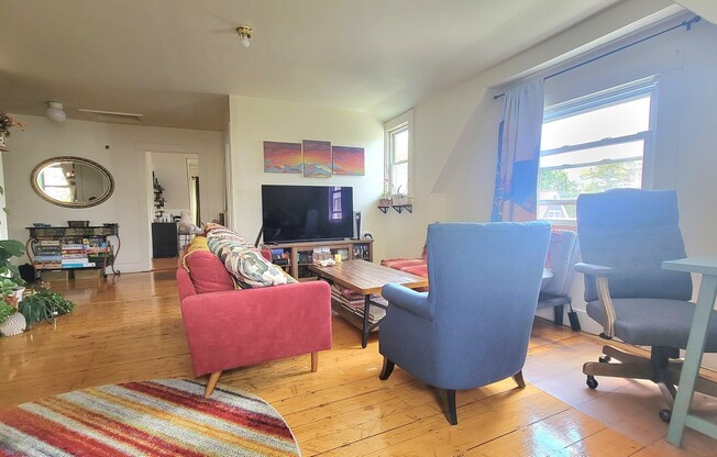 2 beds, 1 bath, 800 sqft, $2,800, Unit 3