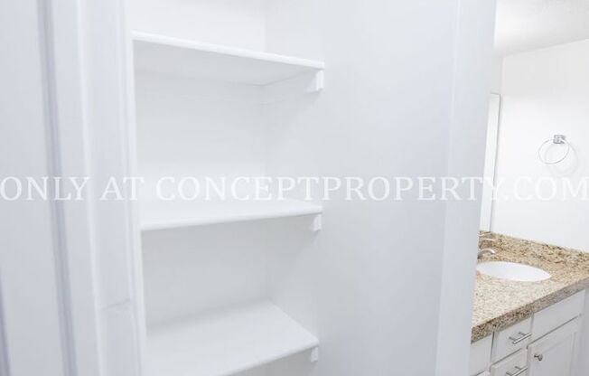 2 beds, 1 bath, 900 sqft, $1,299, Unit 07 R