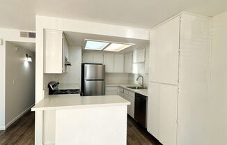 2 beds, 1 bath, $1,475, Unit 27