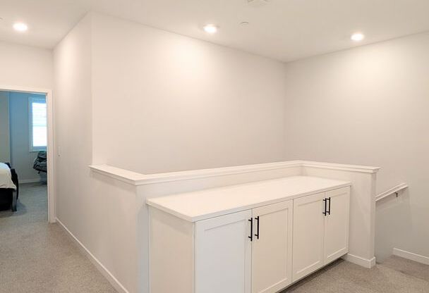 3 beds, 2.5 baths, $2,550, Unit # 67104