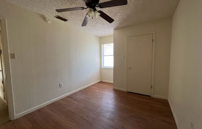 2 beds, 1 bath, $695