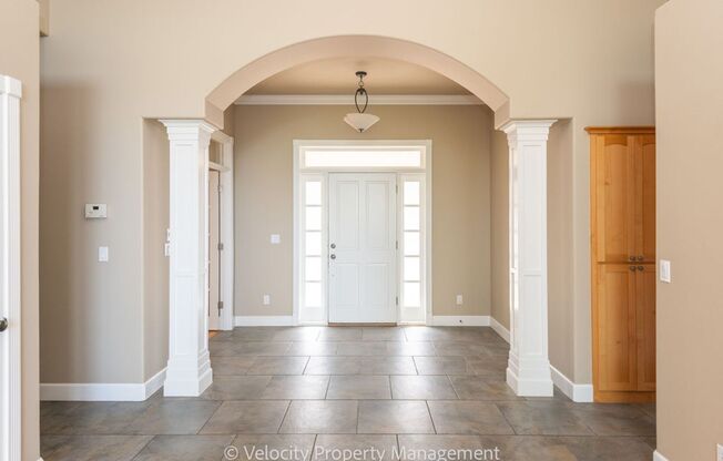 Awbrey Butte Home with Views!