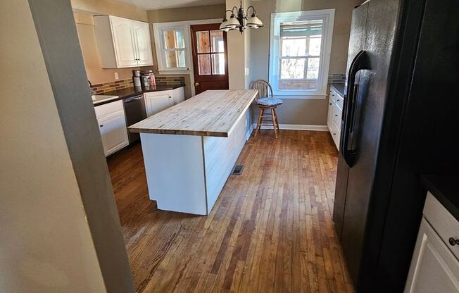 Newly Renovated 3-Bedroom Townhome with Chic Features