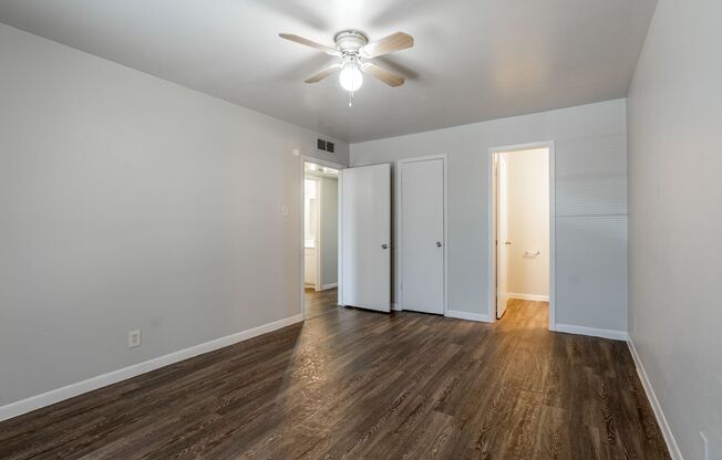 2 beds, 1 bath, 864 sqft, $1,100, Unit 707