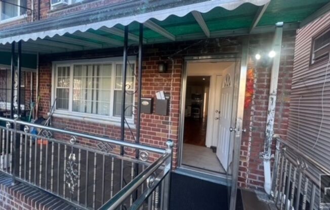 2 beds, 1 bath, $2,800, Unit 2