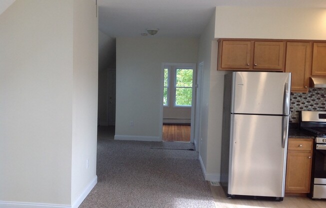 2 beds, 1 bath, 1,000 sqft, $2,100, Unit B