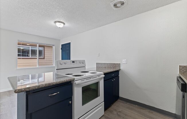 2 beds, 1 bath, 682 sqft, $1,300, Unit 51