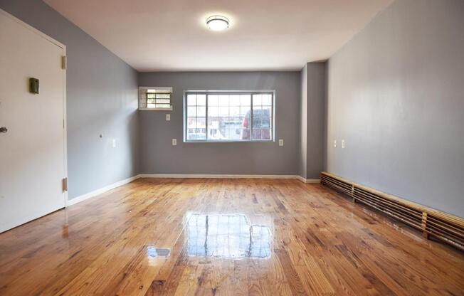 2 beds, 2 baths, 1,300 sqft, $3,300