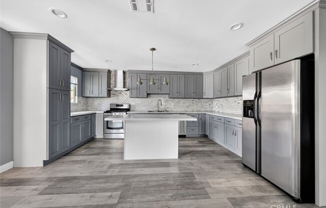 1175 ALEXANDRIA AVE