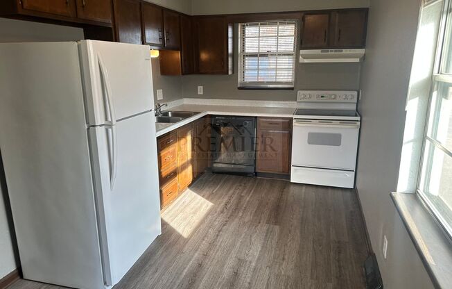 2 beds, 1 bath, $1,195, Unit 1422