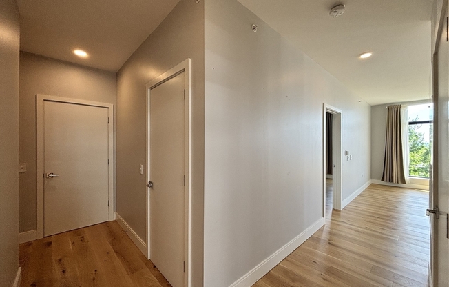 2 beds, 2 baths, 1,024 sqft, $4,000, Unit 725