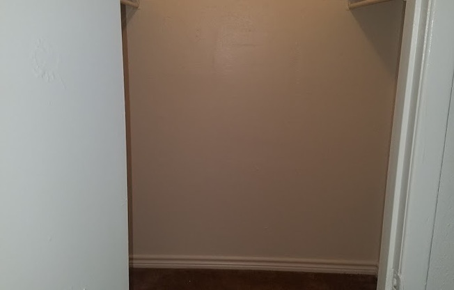 1 bed, 1 bath, 714 sqft, $840, Unit *605