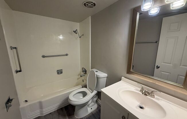 2 beds, 1 bath, 880 sqft, $1,395, Unit 3620-31
