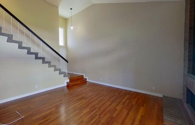 Spacious 2 Bed 2.5 Bath Townhouse in Irvine!