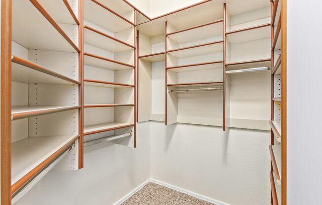 4 beds, 2.5 baths, $2,200, Unit #1171