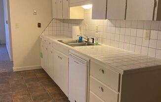 3 beds, 1 bath, 1,200 sqft, $750, Unit D