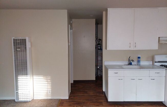 1 bed, 1 bath, 660 sqft, $1,400, Unit Back