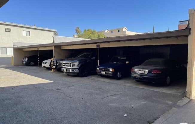 6610 WHITSETT AVE