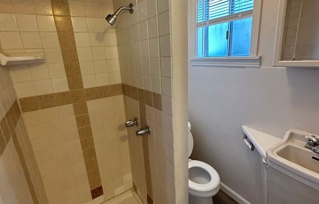 Studio, 1 bath, 400 sqft, $850, Unit 111