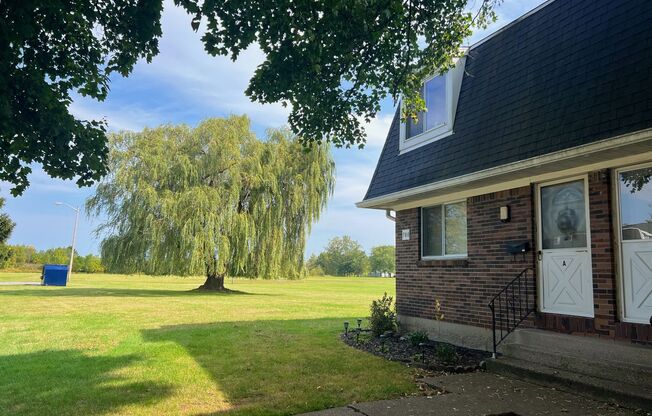 2 beds, 1 bath, 850 sqft, $1,275, Unit 820-7