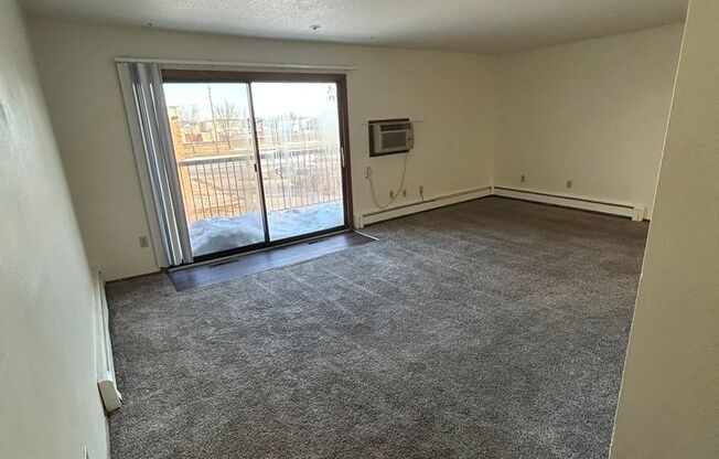 2 beds, 1 bath, 833 sqft, $850, Unit 17