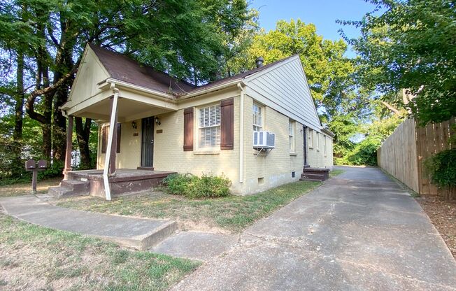 1 bed, 1 bath near Avalon and Overton Park Ave