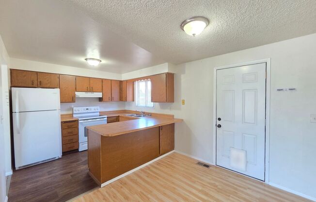$1,850 - 3 Bed / 2 Bath Bright and Spacious Duplex in Spokane Valley