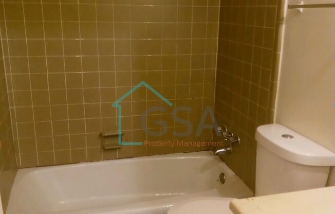 2 beds, 1.5 baths, 975 sqft, $950, Unit Cliffwood Terrace-4302-4E