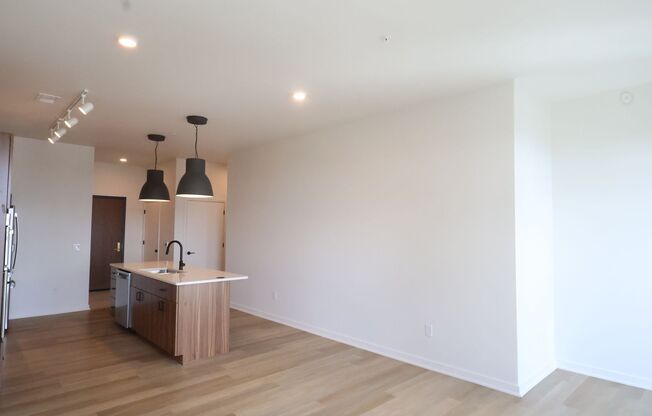 2 beds, 2 baths, 1,219 sqft, $2,950, Unit 911