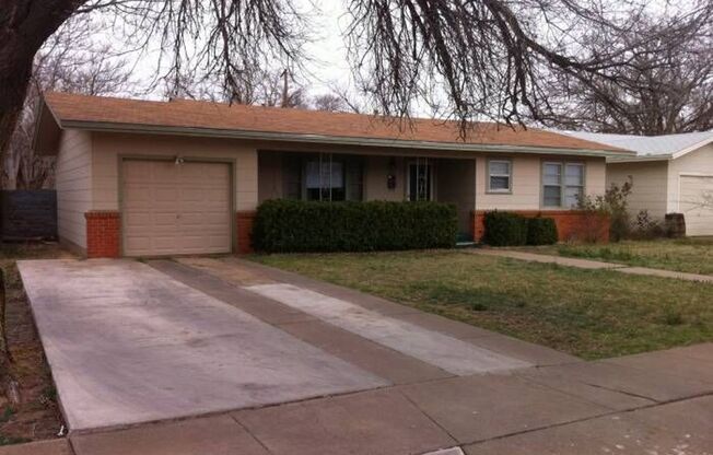 Available Now! 3 bedroom 2 bath in the Medical District