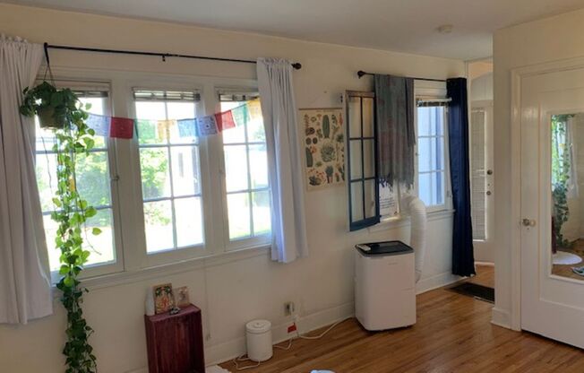 Studio, 1 bath, 325 sqft, $1,425, Unit #D