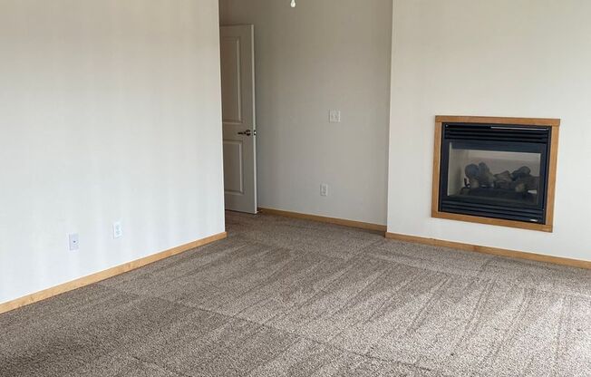 2 beds, 1 bath, $1,700