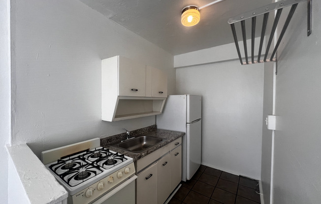Studio, 1 bath, 450 sqft, $945, Unit 414