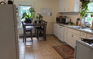 2 beds, 1 bath, 900 sqft, $2,500, Unit 3