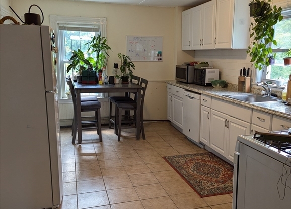 2 beds, 1 bath, 900 sqft, $2,500, Unit 3