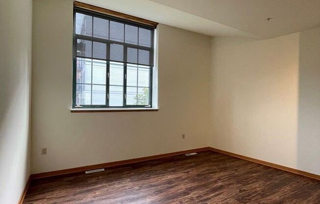 2 beds, 1 bath, 864 sqft, $2,050, Unit 128