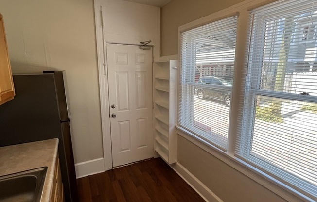 111 6 AVE N
