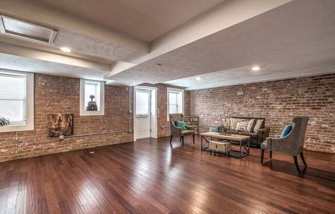 1 bed, 1 bath, 650 sqft, $1,395, Unit Unit 01B A1100