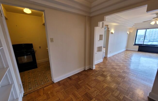 1 bed, 1 bath, $1,075, Unit 404