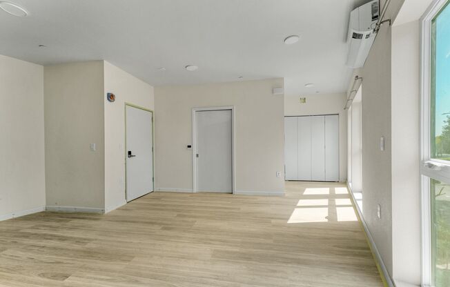 Studio, 1 bath, 395 sqft, $2,995