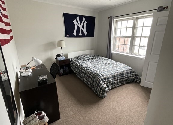 214 Lake Shore Rd Apt 3